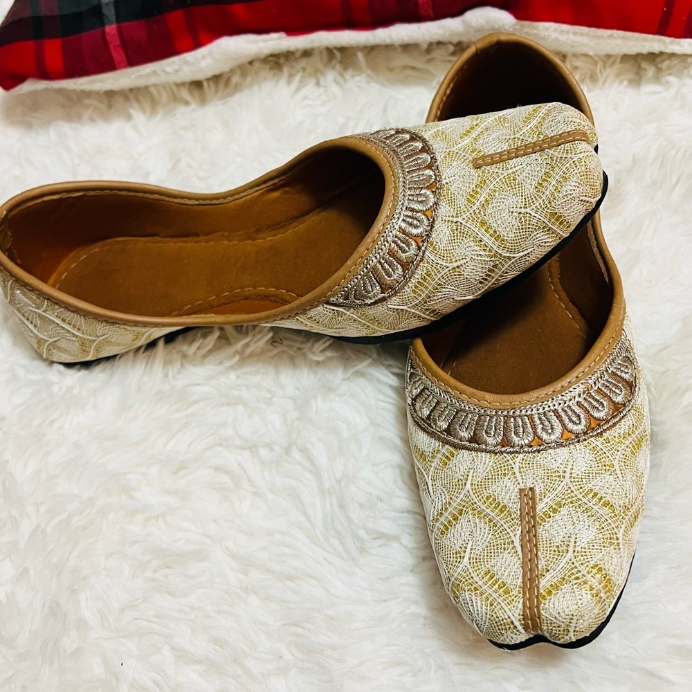 Jutti is Indian traditional footwear with a history dating back to 200BC.